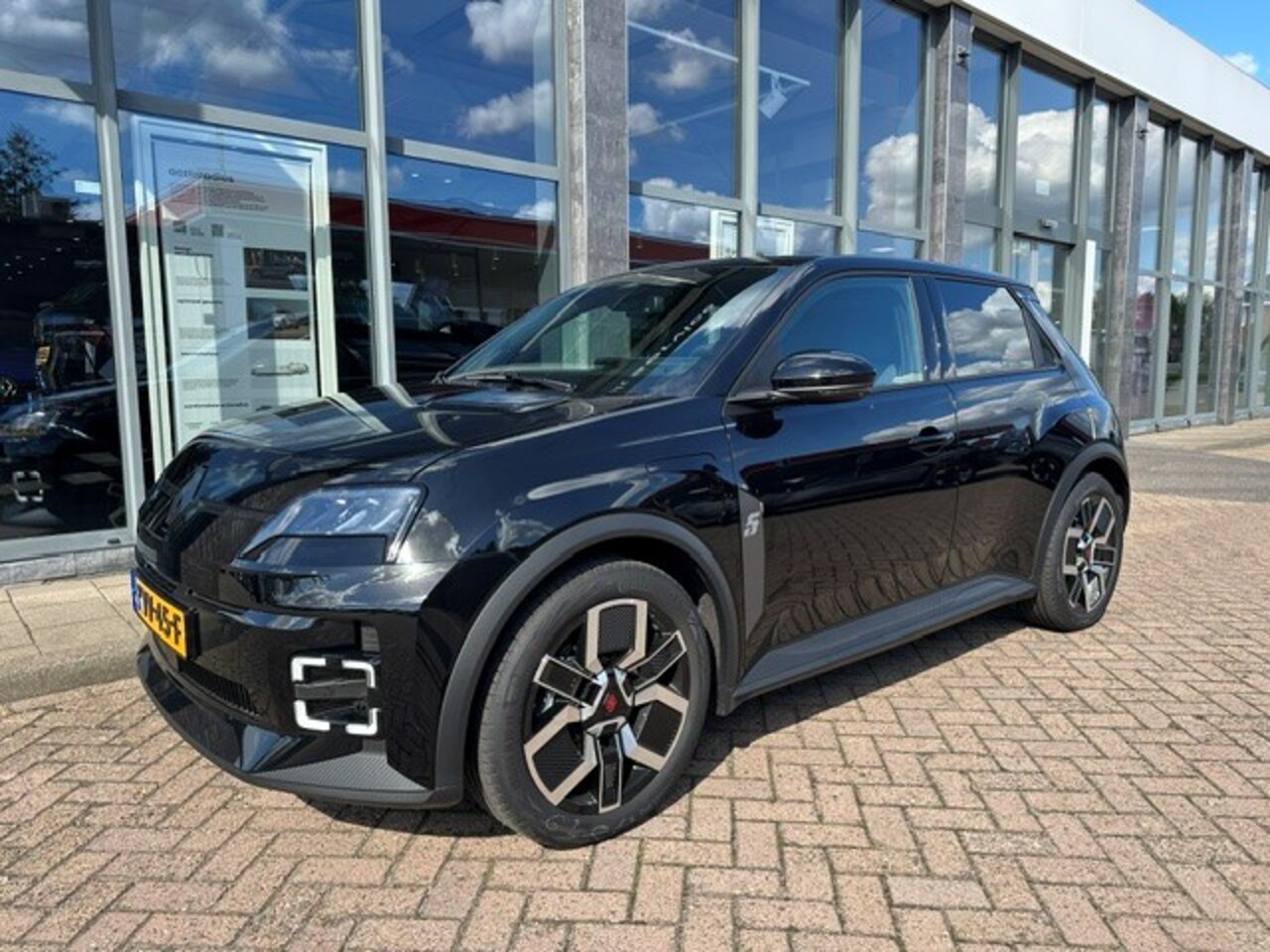Renault 5 - comfort range techno 52 kWh | PACK WINTER | INCL. V2G LADER | CAMERA - AutoWereld.nl