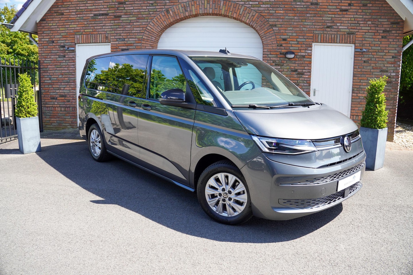 Volkswagen Multivan - 1.4 eHybrid L2H1 Style PANODAK 7-PERS NAP IQ Light Trekhaak Camera - AutoWereld.nl