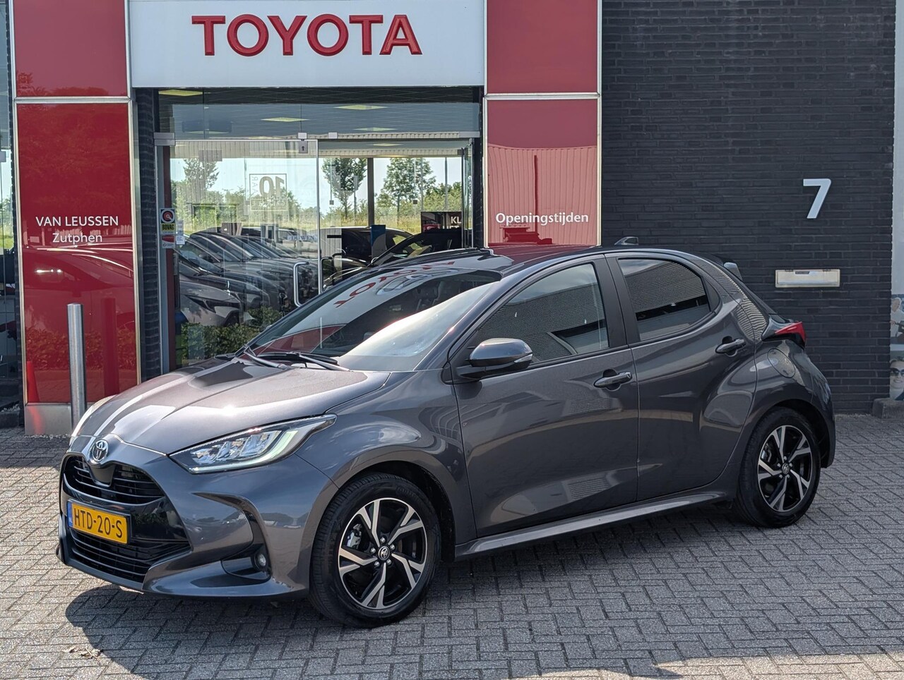 Toyota Yaris - 1.5 Hybrid 115 Dynamic LED-VERLICHTING KEYLESS PRIVACY GLASS - AutoWereld.nl