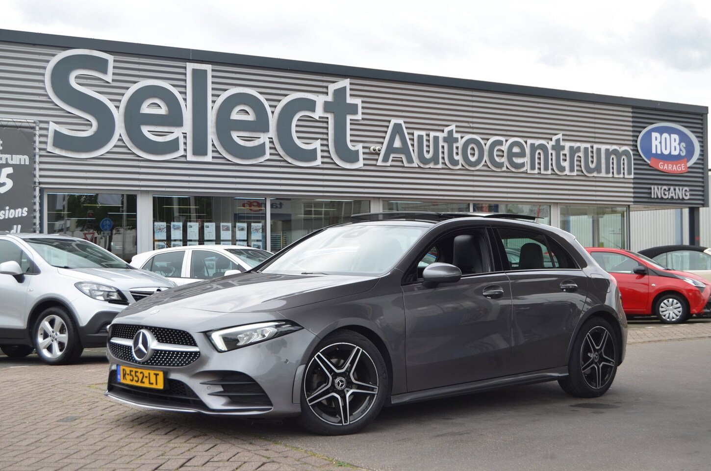 Mercedes-Benz A-klasse - AMG 180 Business Solution AMG|PANORAMADAK|STOELVERW.|CAMERA| - AutoWereld.nl