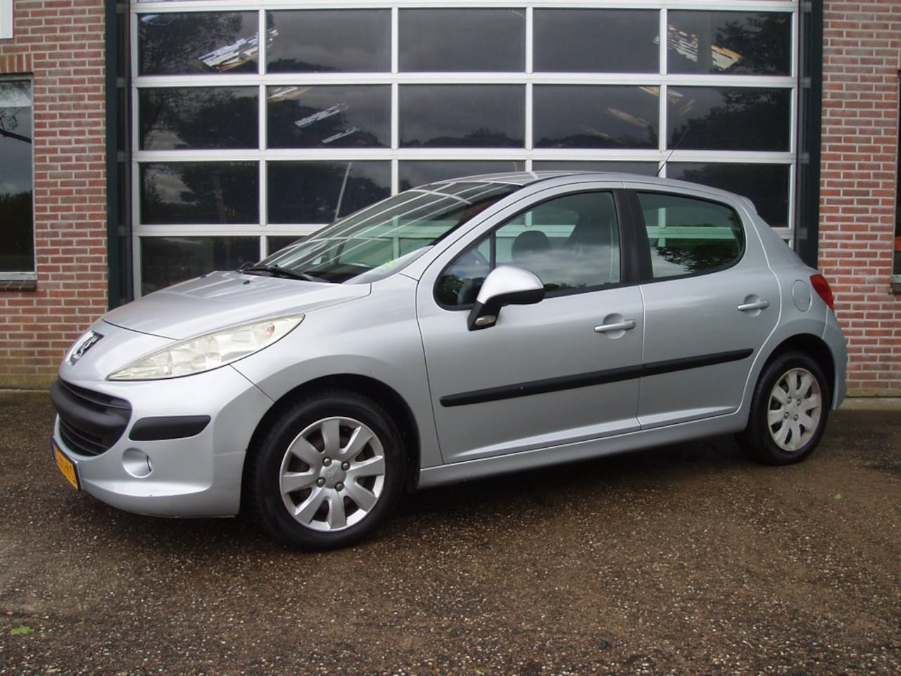 Peugeot 207 - 1.4-16V Color-line 5 Deurs, APK t/m 6-2027!!! - AutoWereld.nl