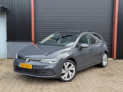 Volkswagen Golf - 1.5 eTSI DSG Automaat Pano|IQ Light|Sfeerverlichting