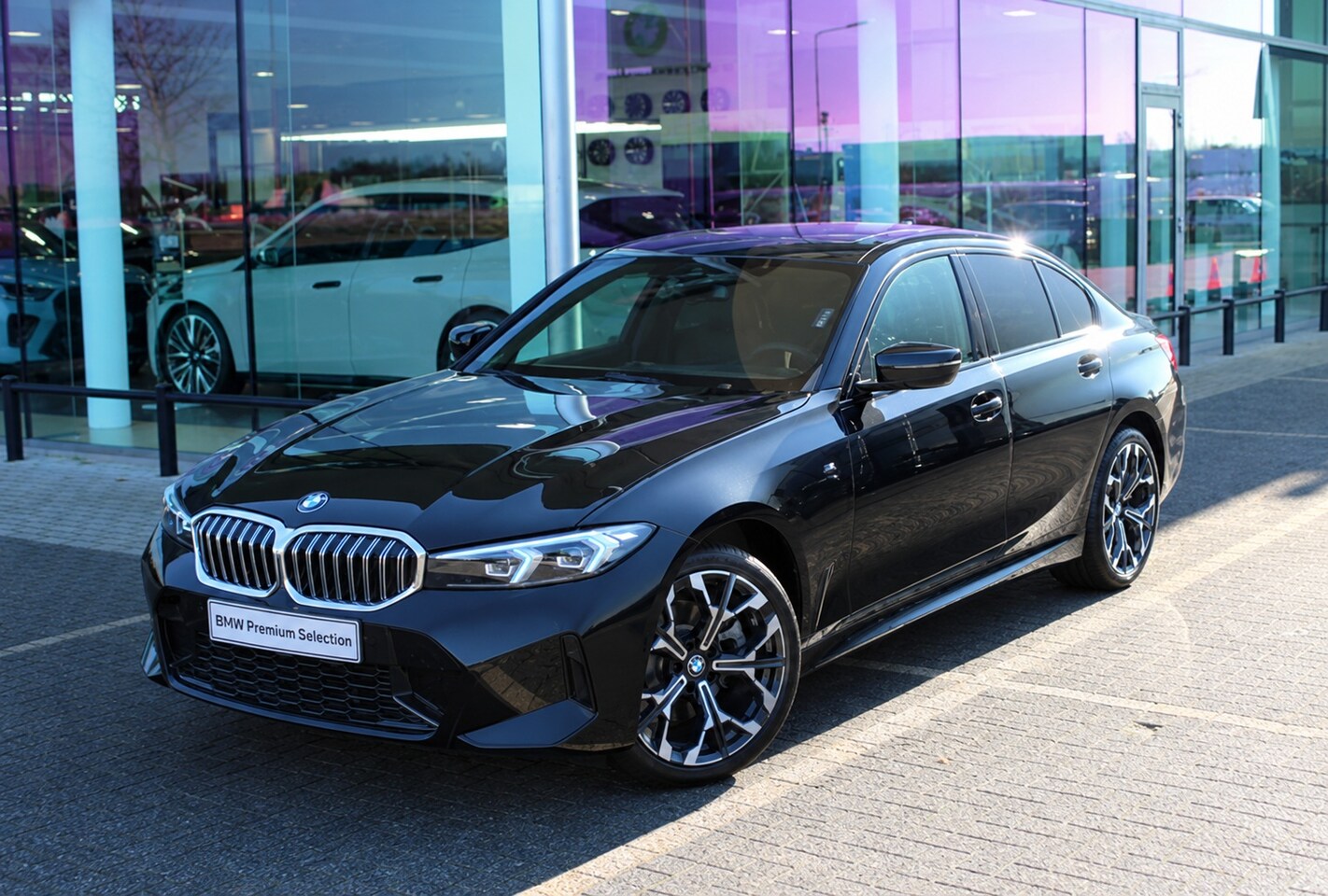 BMW 3-serie - 330e M Sport Automaat / Schuif-kanteldak / Trekhaak / Sportstoelen / Achteruitrijcamera / - AutoWereld.nl