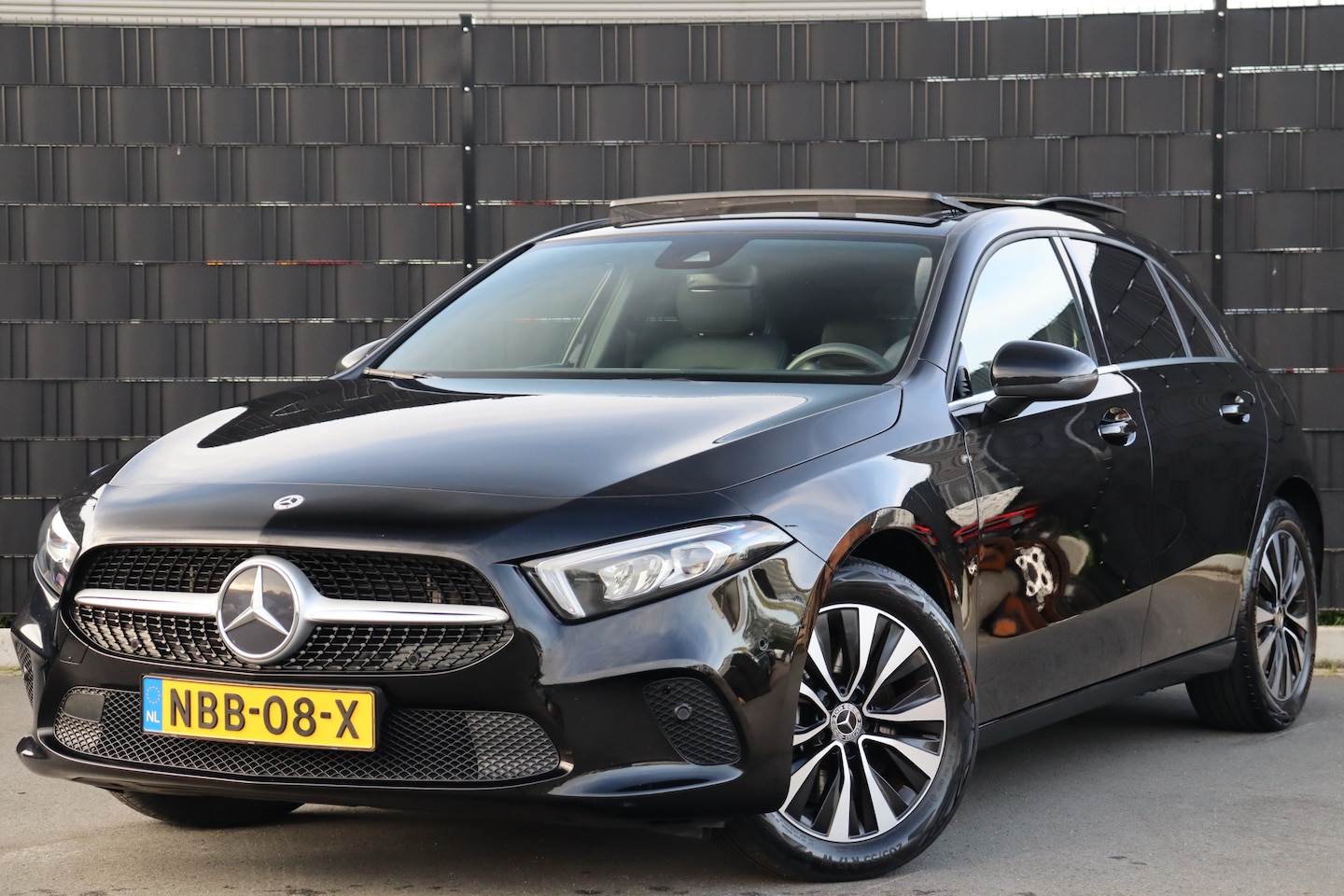 Mercedes-Benz A-klasse - 250 e | Panoramadak | Stoelverwarming | Camera | Cruise Control - AutoWereld.nl