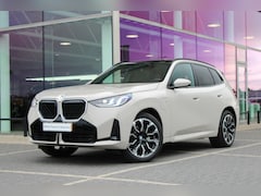 BMW X3 - 30e xDrive M Sport Automaat / Panoramadak / Sportstoelen / Comfort Access / Adaptieve LED