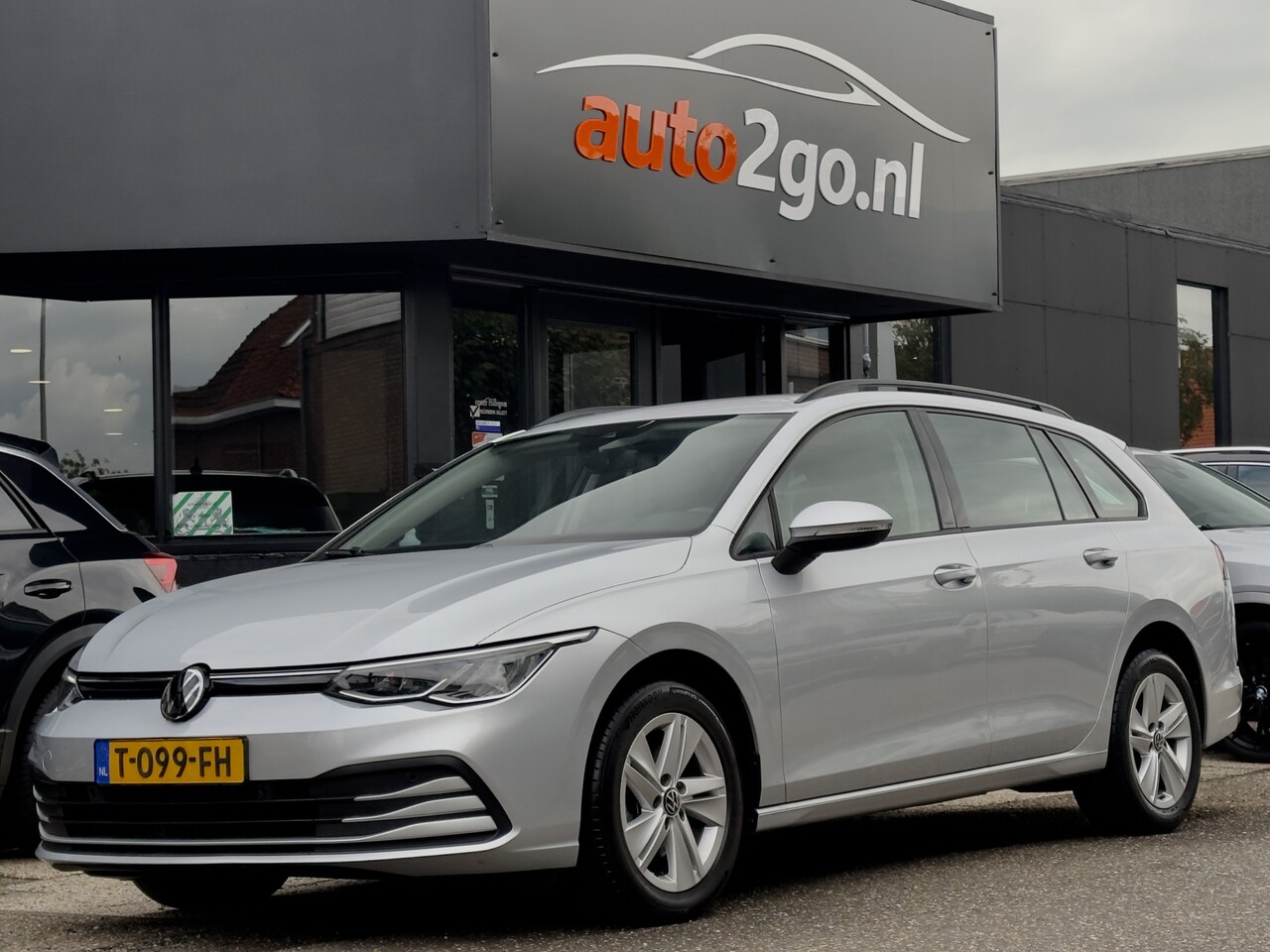 Volkswagen Golf Variant - 1.0 eTSI AUT7 LIFE NAVI DIGI-DASH APPLE-CARPLAY AIRCO IQ-DRIVE LED LMV PDC - AutoWereld.nl