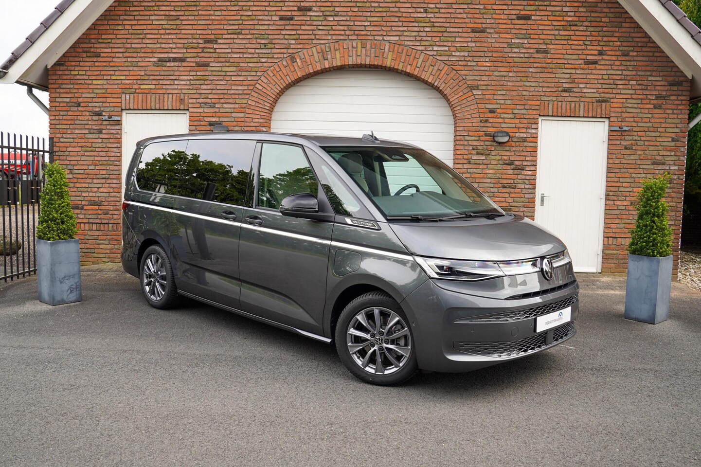Volkswagen Multivan - 1.5I eHybrid L2 Style 4Motion DCC Leder Trekhaak Area view - AutoWereld.nl