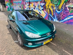 Peugeot 206 CC - 1.6-16V Roland Garros super onderhouden airco rijd heerlijk zeer Leuke zomer auto boeken a