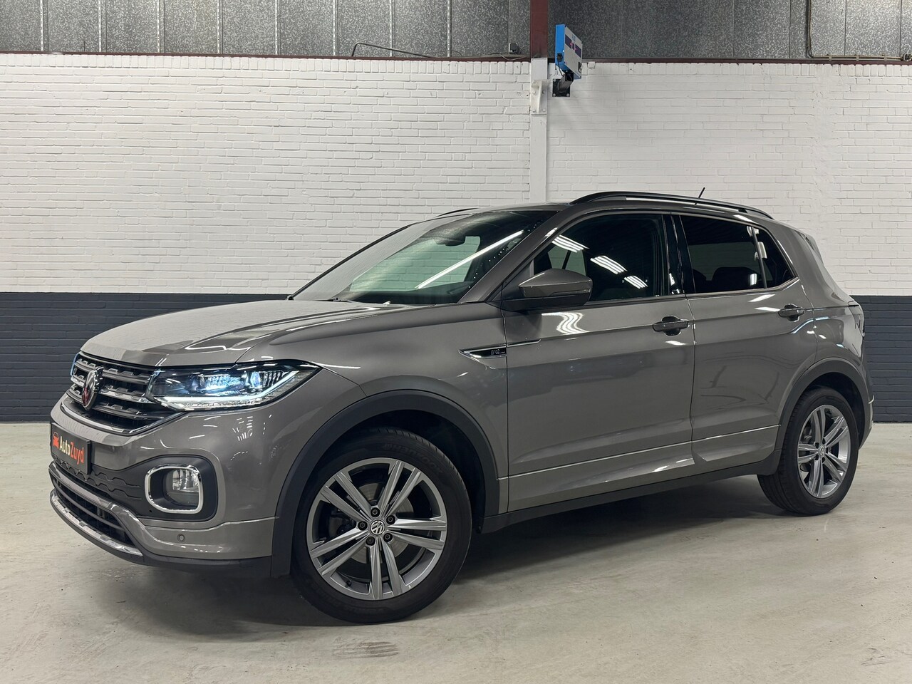 Volkswagen T-Cross - 1.0 TSI Style R-Line Automaat / Navi / Camera / Dodehoek sensor / Clima / Stoelverwarming - AutoWereld.nl