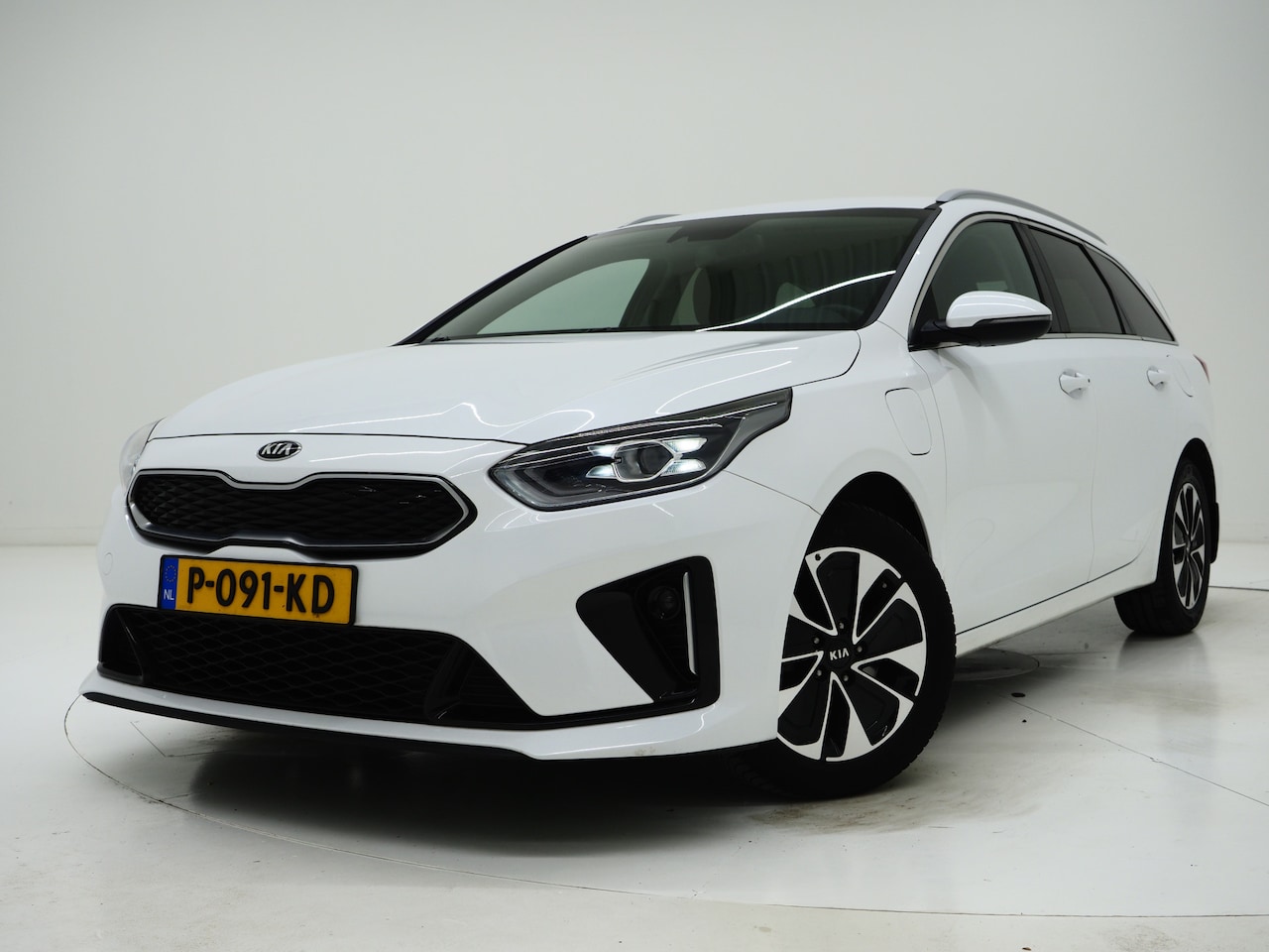 Kia Cee'd Sportswagon - Ceed 1.6 GDI PHEV DynamicLine | Camera | Keyless | Carplay | LED | Cruise | Lane Assist | - AutoWereld.nl
