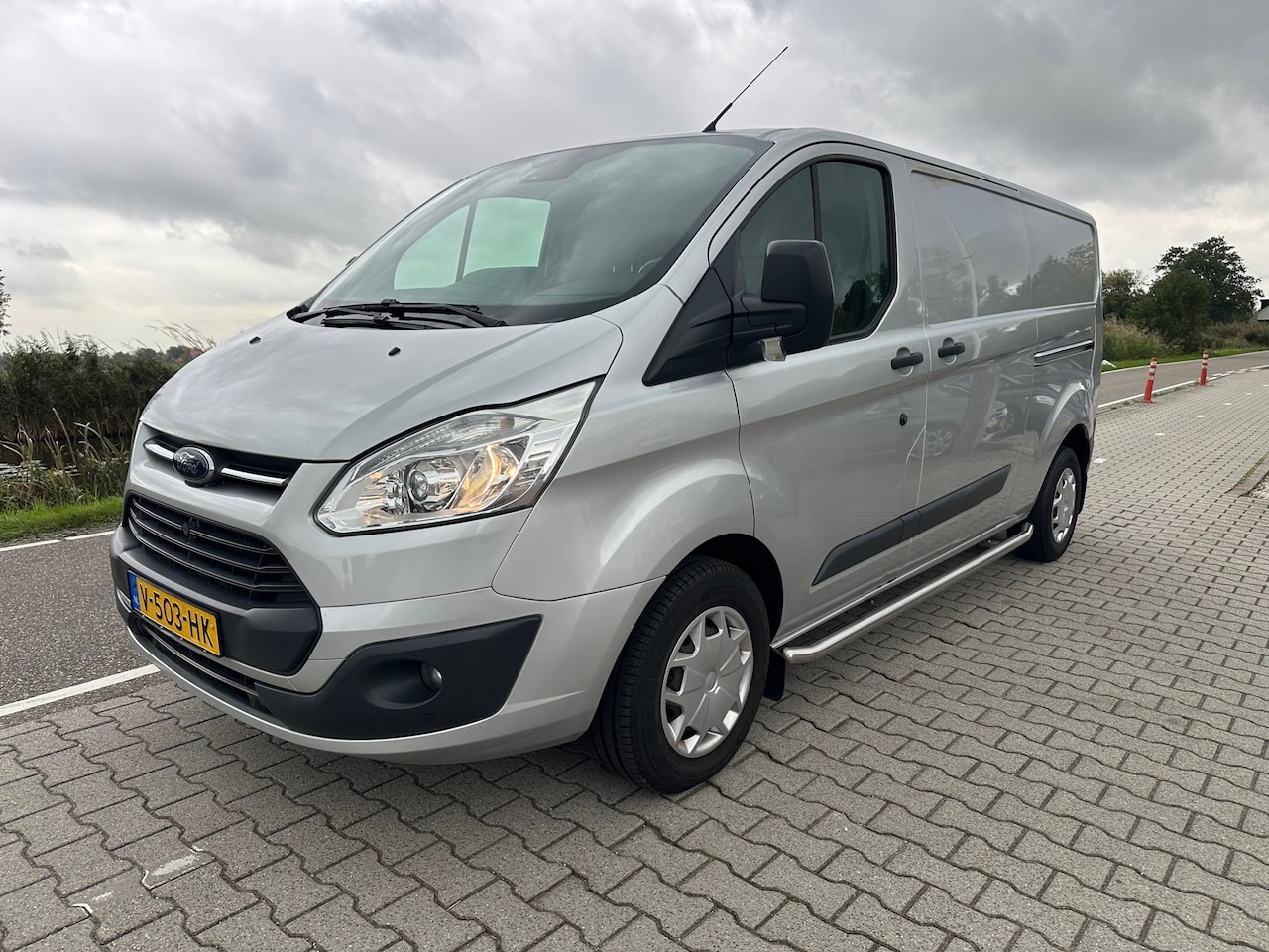 Ford Transit Custom - 290 2.0 TDCI L2H2 Limited 2X Schuifdeur, Cruisecontrol, Trekhaak, Bluetooth, Airco, PDC - AutoWereld.nl
