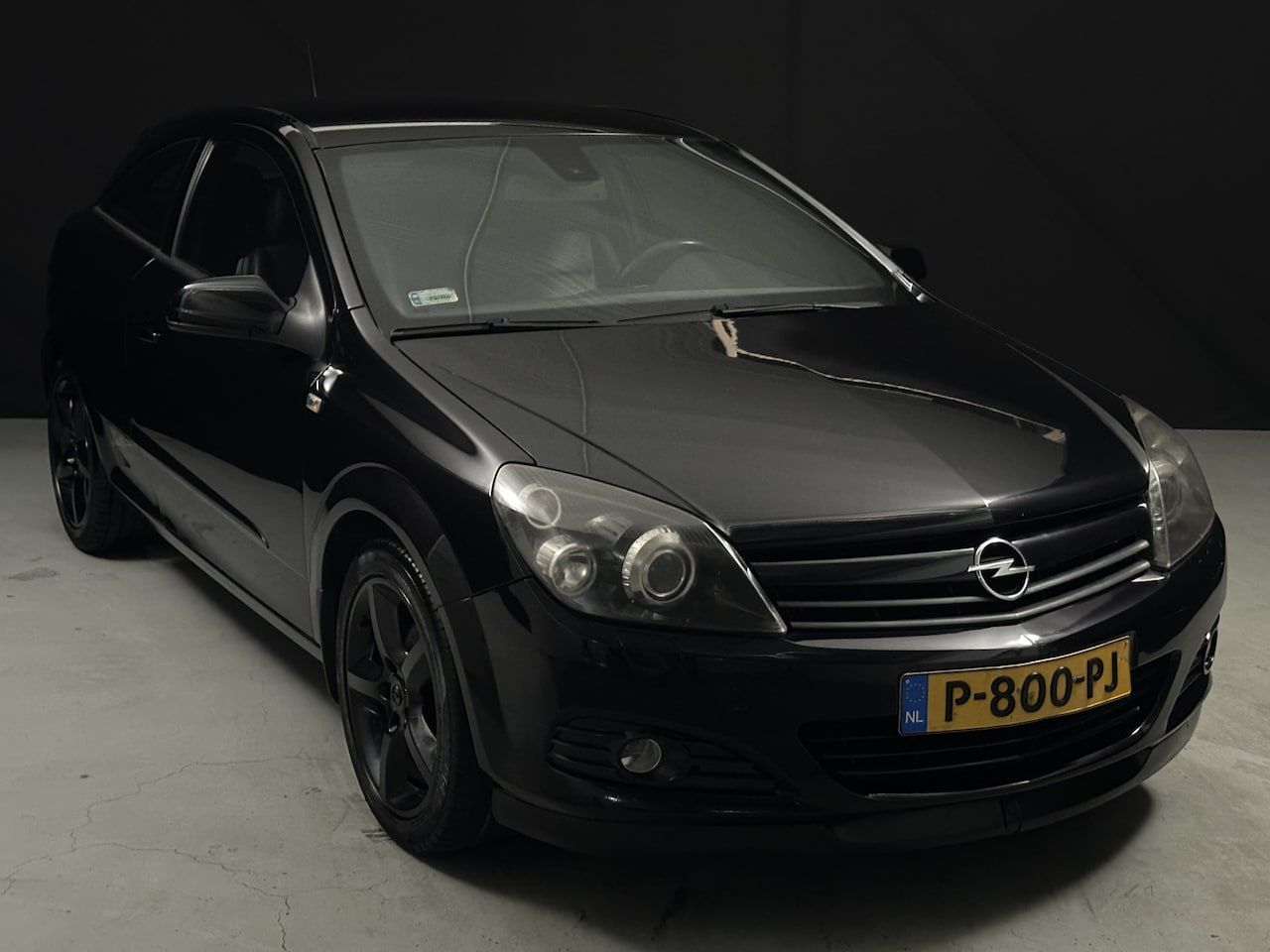 Opel Astra GTC - 1.6 Enjoy Limited Schwarz *Heatseat* - AutoWereld.nl