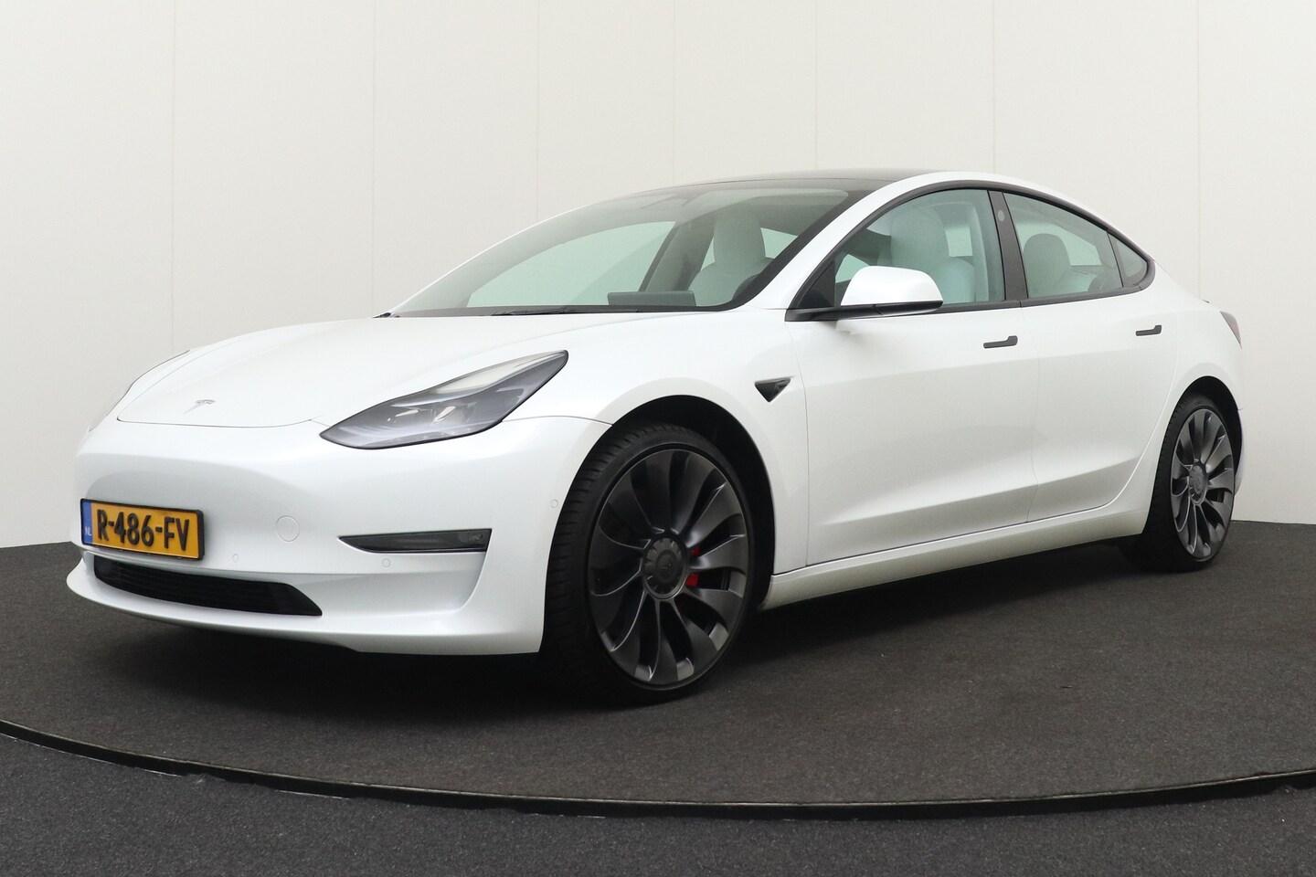 Tesla Model 3 - Performance AWD 75 kWh (90% SOH) 463 PK 20'LMV Pano-Dak FSD - AutoWereld.nl