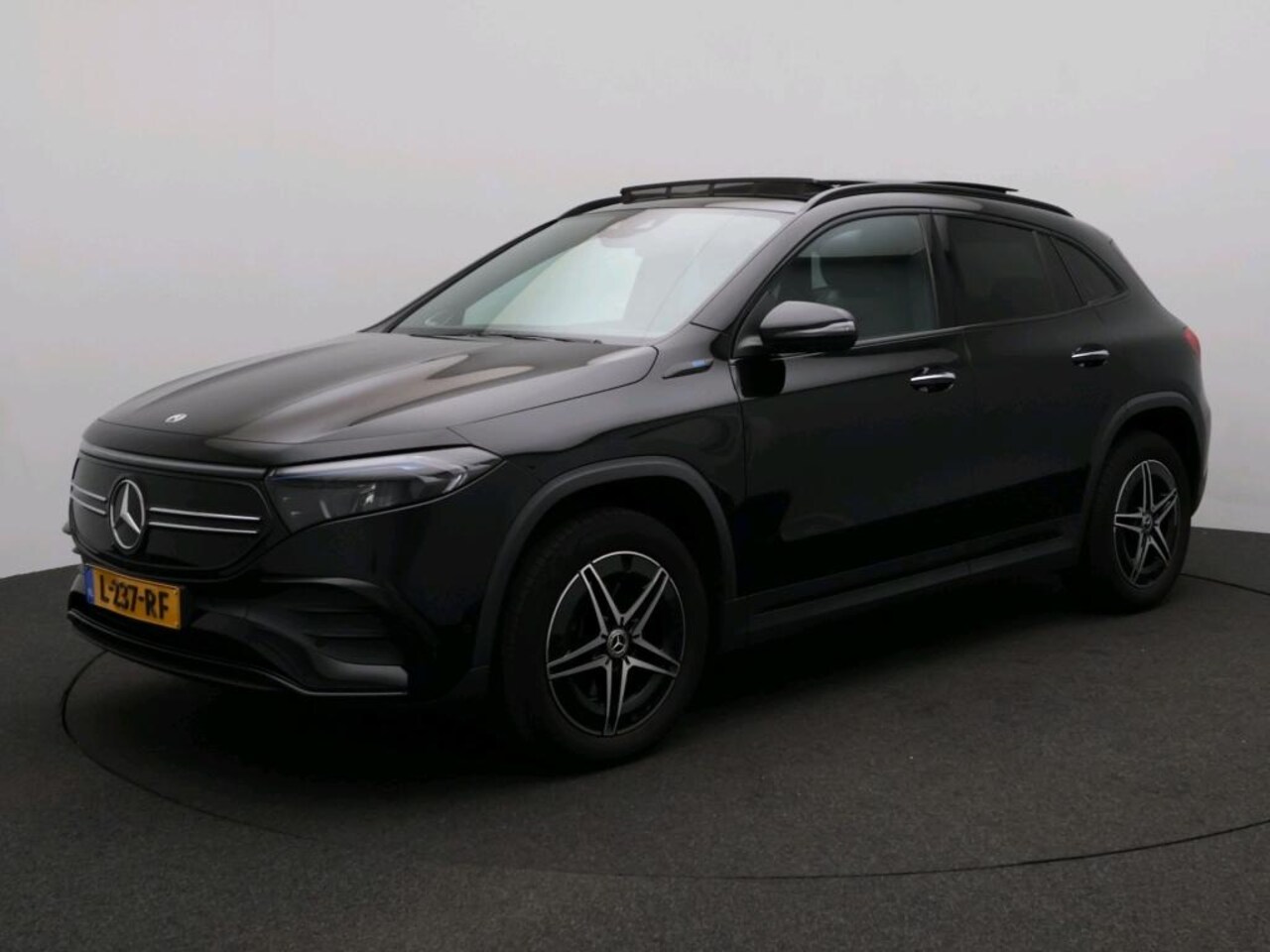Mercedes-Benz EQA - 250 Business Solution AMG 67 kWh | AMG Line | Night Pakket | Panoramadak | Sfeerverlichtin - AutoWereld.nl