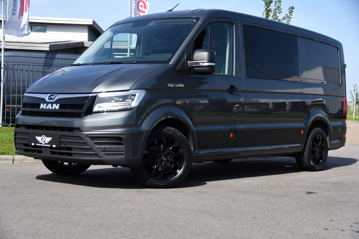 MAN TGE - 3.180 35 2.0 L3H2 DC PB Edition Camera, Cruise, Carplay, LED, 177pk, Automaat, Sensoren, M - AutoWereld.nl