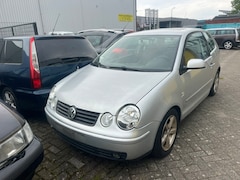 Volkswagen Polo - 1.4-16V Sportline HANDEL EXPORT AUTO'S ZIE FOTO'S