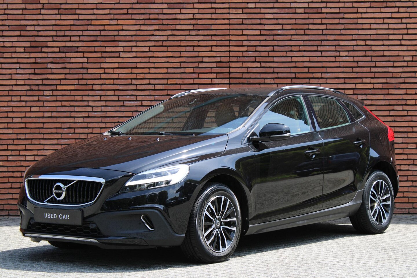 Volvo V40 Cross Country - T3 Nordic+ | Panoramadak | Elektrisch verstelbare voorstoelen met geheugenfunctie | Stoelv - AutoWereld.nl