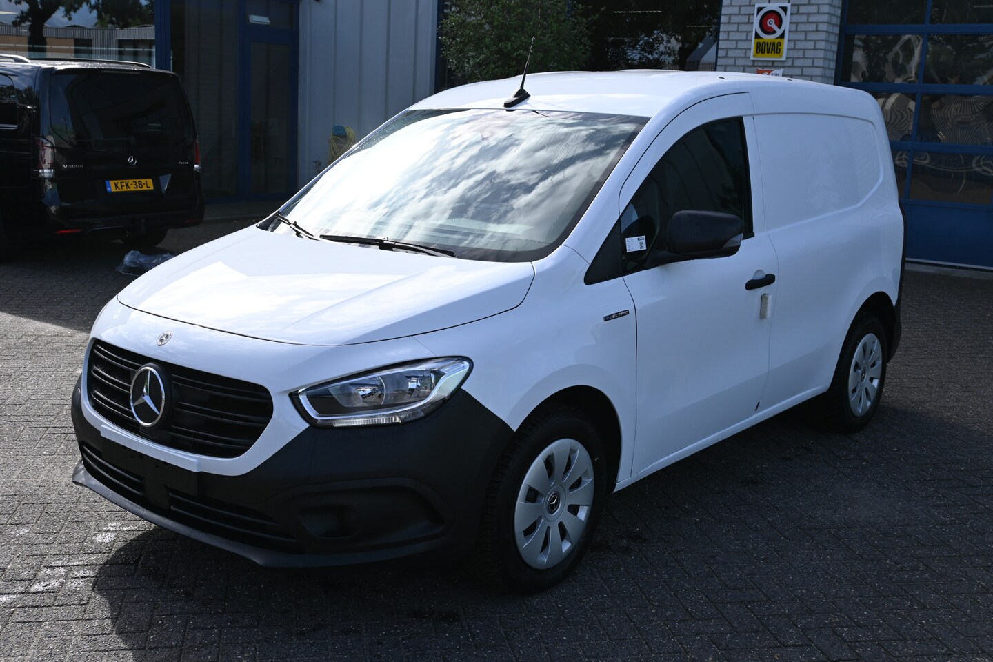 Mercedes-Benz eCitan - 112 Base L1 51 kWh Snellader AC 22kW/DC 75kW, All Season banden, Etc. - AutoWereld.nl