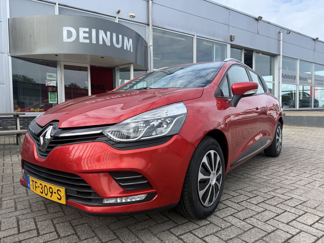Renault Clio Estate - 0.9 Energy TCe Limited Navigatie, Parkeersnes, Airco, etc.. - AutoWereld.nl