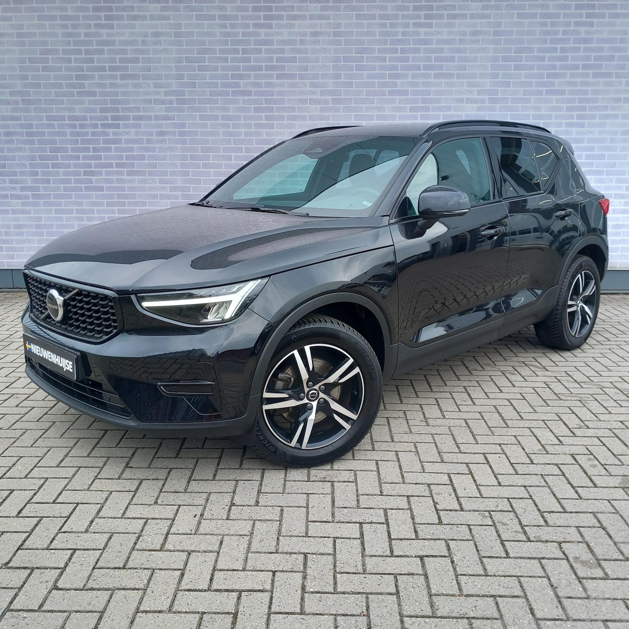 Volvo XC40 - 2.0 B3 Plus Dark | Adaptieve Cruise Control | Parkeercamera | Harman Kardon Audio | Stoel- - AutoWereld.nl