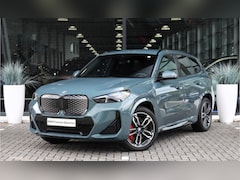BMW iX1 - eDrive20 M Sport / Sportstoelen / Comfort Access / Achteruitrijcamera / Adaptieve LED / Ge