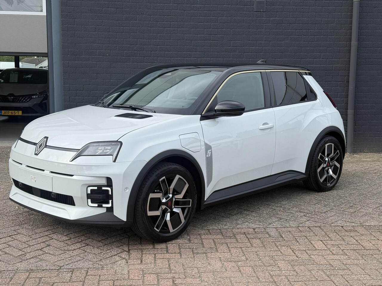 Renault 5 - comfort range techno 52 kWh Pack advanced | Pack Winter | Harman Kardon | Two-tone - AutoWereld.nl