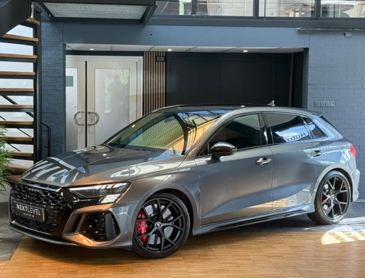 Audi RS3 - Sportback 2.5 TFSI RS3 quattro RS Dynamic Ceramic RS Design RED HUD PANO Matrix LED - AutoWereld.nl