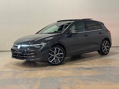 Volkswagen Golf - 1.5 eTSI R-Line Edition | 50 JAHRE | FACELIFT | PANO | HUD | TREKHAAK