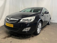 Opel Astra - 1.4 Turbo Cosmo - Schade