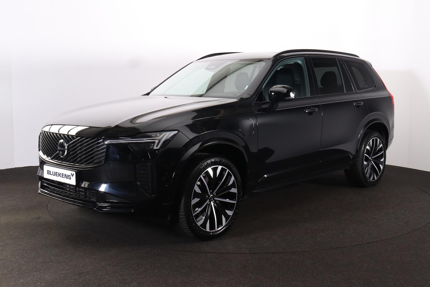 Volvo XC90 - T8 Recharge AWD Plus Dark - Luchtvering - Panorama/schuifdak - IntelliSafe Assist & Surrou - AutoWereld.nl