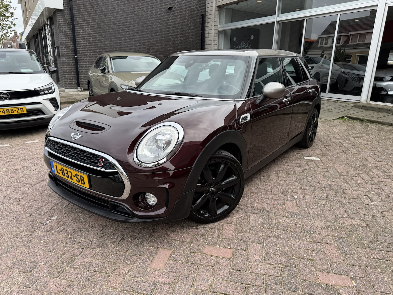 MINI Clubman - 2.0 Cooper S Chili Serious Business Leder/Panorama/Stoelverwarming. - AutoWereld.nl