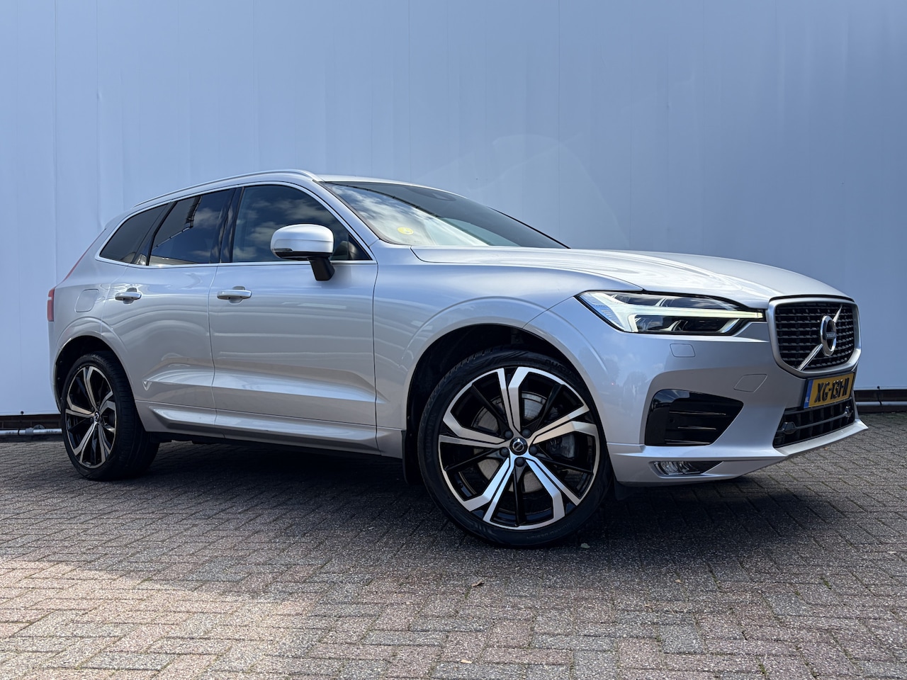 Volvo XC60 - 2.0 D4 Inscription R-Design Adapt.Cruise Apple Carplay Voll.Onderhouden - AutoWereld.nl