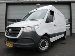 Mercedes-Benz Sprinter - 215 CDI L2H2 Airco, Camera, Navigatie , Trekhaak , 3-Zits