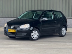 Volkswagen Polo - 1.4 / Automaat / Nieuwe APK / 16V Trendline
