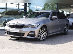 BMW 3-serie Touring - 318i Executive M Sport Automaat / Panoramadak / Sportstoelen / LED / Live Cockpit Professi