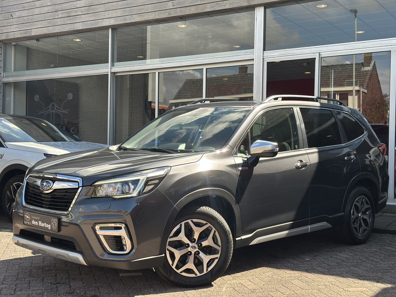 Subaru Forester - 2.0i e-BOXER Comfort Automaat/Trekhaak/Parkeerhulp/Navi/Camera - AutoWereld.nl
