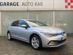 Volkswagen Golf - 1.0 TSI Life Climatronic Parkeersensoren Navigatie