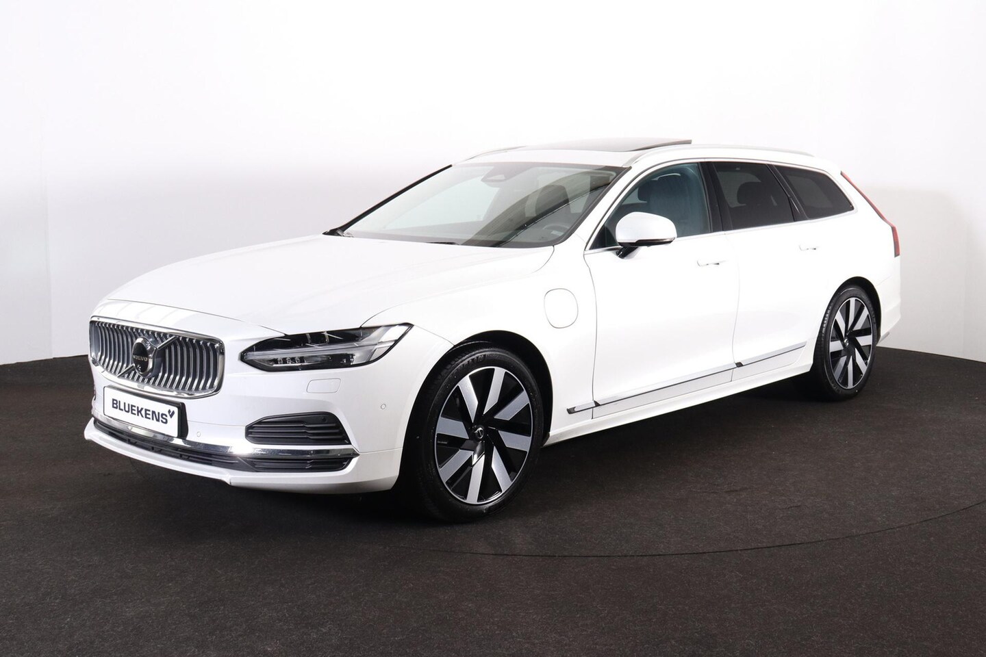 Volvo V90 - T6 Recharge AWD Plus Bright - Panorama/schuifdak - IntelliSafe Assist & Surround - 360º Ca - AutoWereld.nl