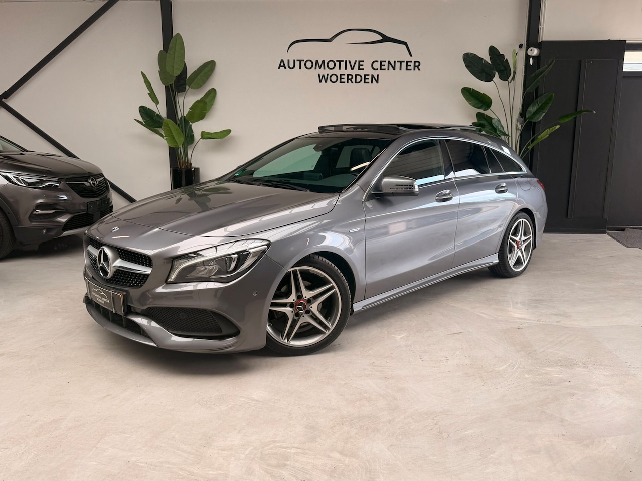 Mercedes-Benz CLA-klasse Shooting Brake - 200|AMG|PANO|Carplay|Keyless|LED|Schaalstoelen| - AutoWereld.nl