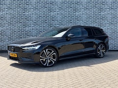 Volvo V60 - 2.0 T6 Plug-in Hybrid AWD Ultimate Dark | Long Range | Trekhaak | Panoramadak | Harman Kar
