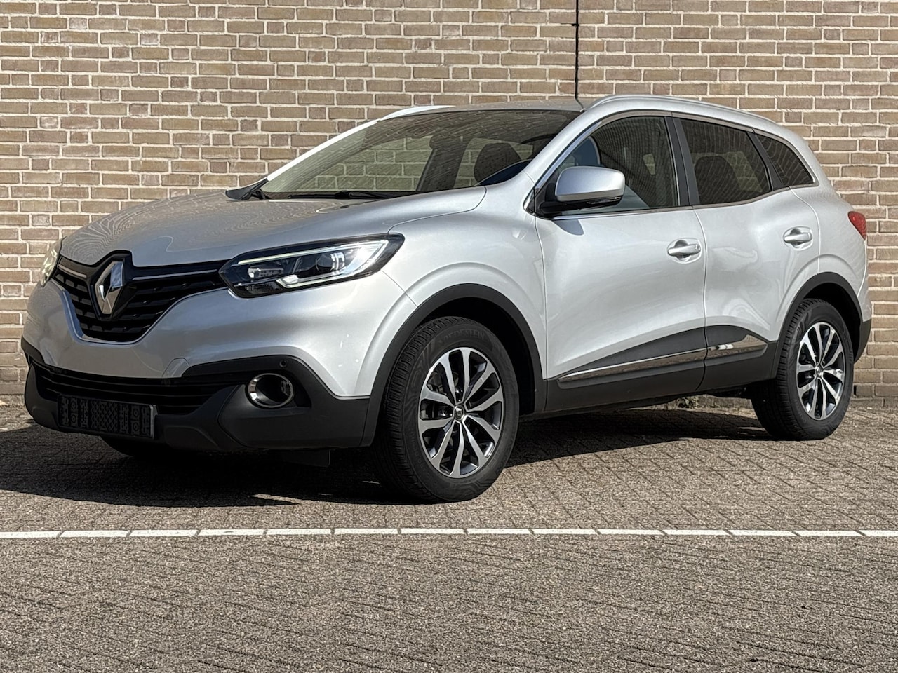 Renault Kadjar - 1.2 TCe Limited Automaat | Climate | Cruise | Navi | PDC | - AutoWereld.nl