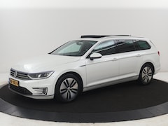 Volkswagen Passat Variant - 1.4 TSI GTE Connected Series Plus | SOH 86.7% | Panoramadak | Trekhaak | Leder/alcantara |