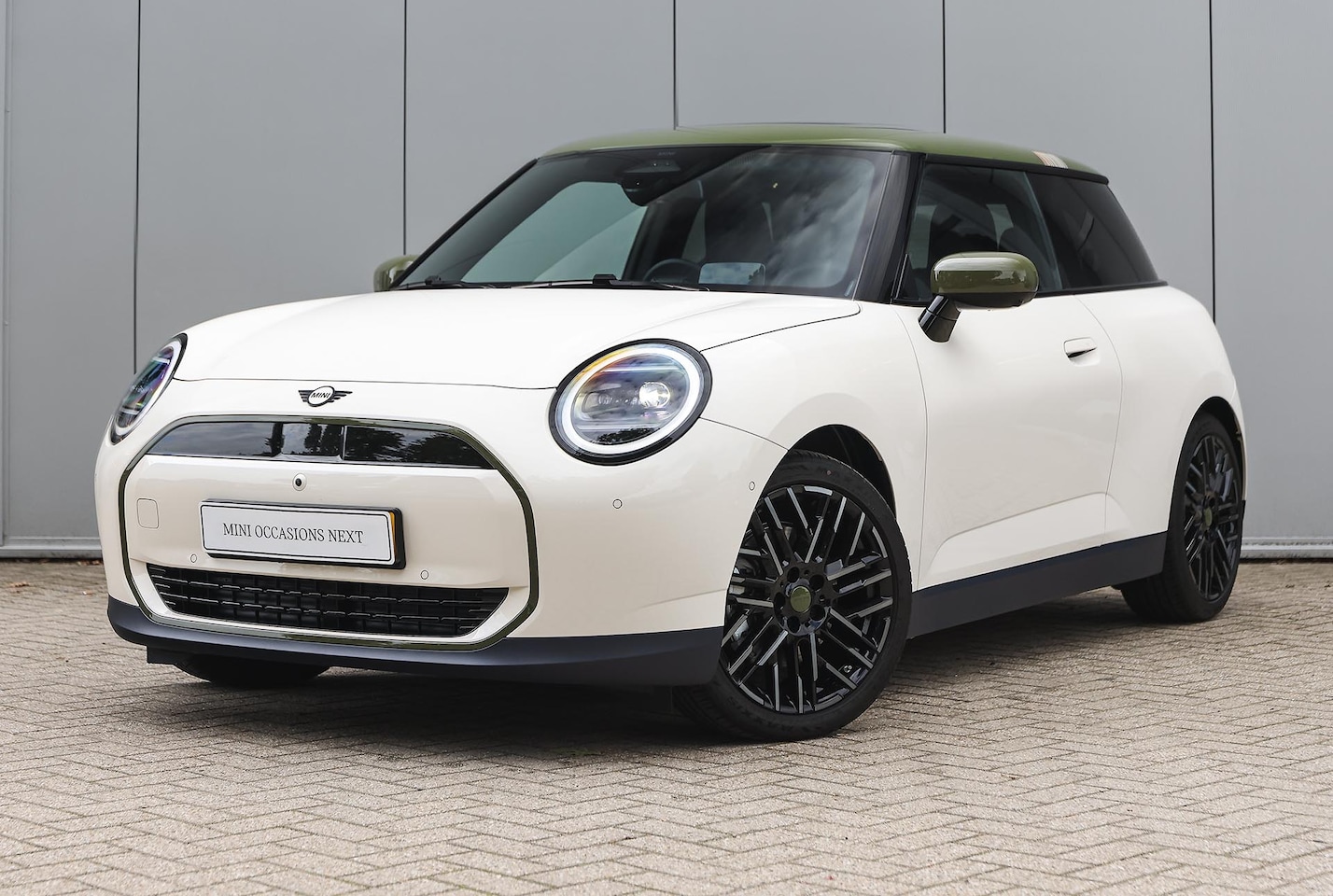 MINI 3-Deurs - Hatchback Cooper E / Panoramadak / JCW Sportstoelen / Comfort Access / Harman Kardon / Hea - AutoWereld.nl