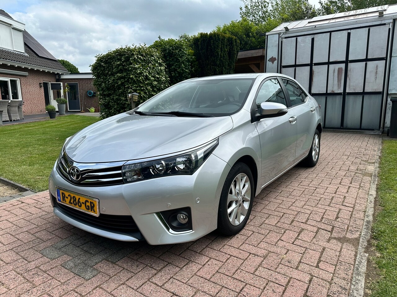Toyota Corolla - Sedan Automaat Trekhaak - AutoWereld.nl