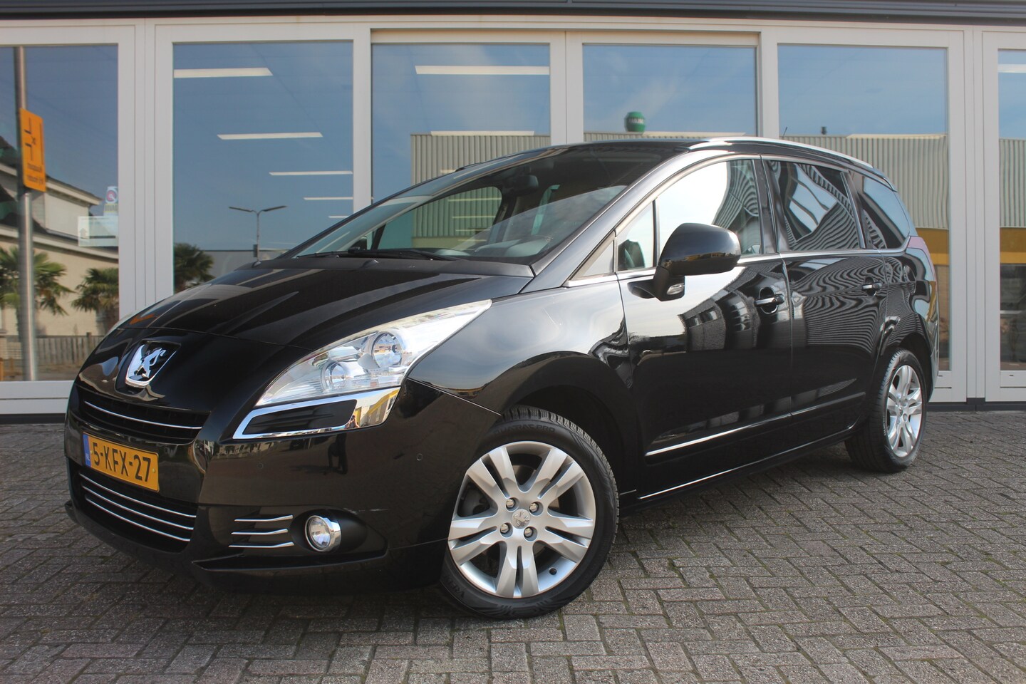 Peugeot 5008 - 1.6 THP 155 PK Executive 7p, **Nieuwe Ketting** Cruise Control, Panoramadak, Climate Contr - AutoWereld.nl