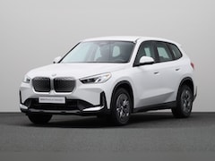 BMW iX1 - eDrive20 67 kWh | Achteruitrijcamera | Stuur-/ Stoelverwarming | Parking Assistant | PDC v