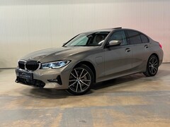BMW 3-serie - 330e High Executive | M-SPORT | SCHUIF/KANTEL | ACC | HUD | TREKHAAK