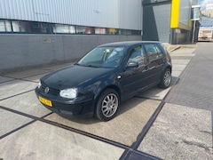 Volkswagen Golf - 1.6-16V Highline