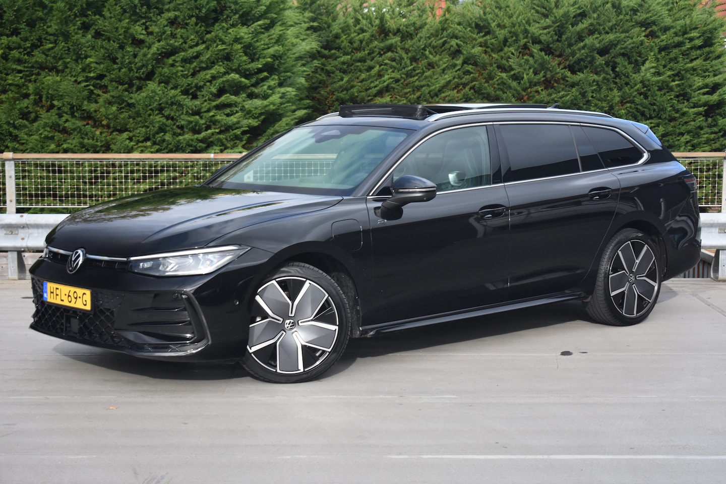Volkswagen Passat Variant - 1.5 eHybrid 204PK R-Line Edition Schuif-kanteldak | Wegklapbare trekhaak | 360 camera | Do - AutoWereld.nl