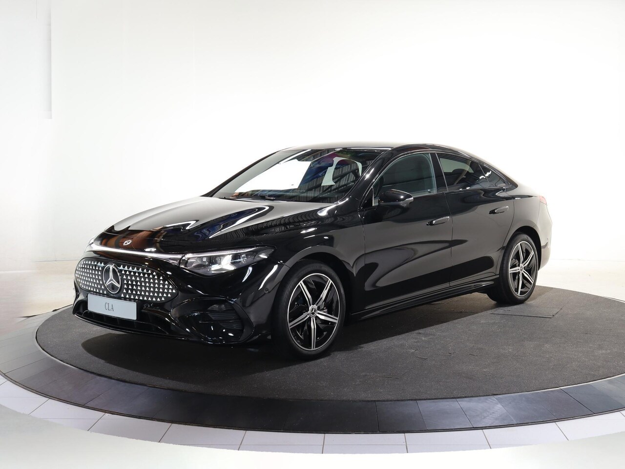 Mercedes-Benz CLA-Klasse - 250+ Launch Edition 85.5 kWh | Night | Panoramadak | Stoelverwarming | DISTRONIC | Achteru - AutoWereld.nl